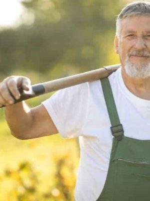 Mitarbeiter von Rasenstark bei der Arbeit